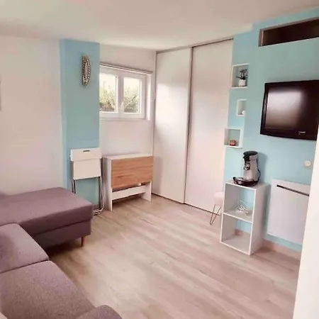 Apartment Dependance Avec Acces Piscine *